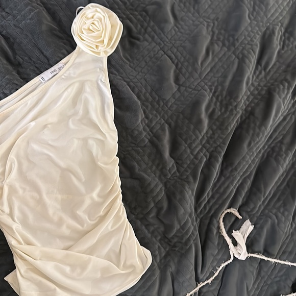 Mango asymmetric ruched top with floral element in white - Picture 2 of 3